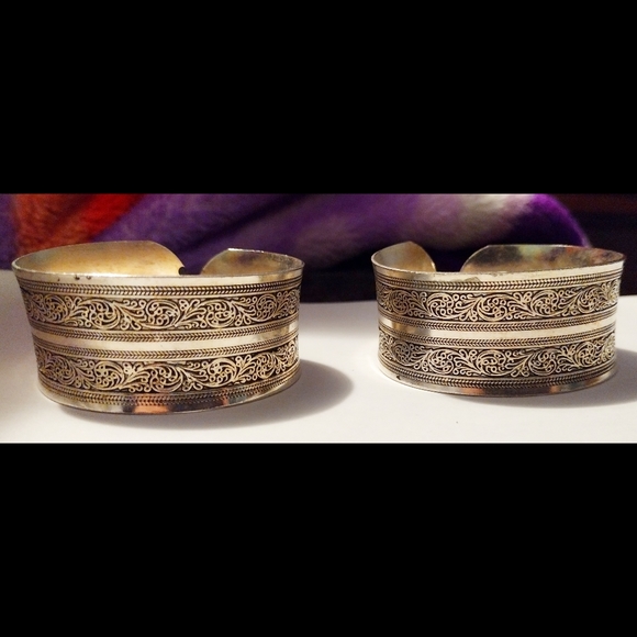 Tibetan Silver cuff bracelet - Picture 2 of 4